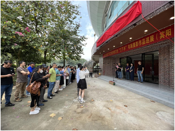 2023年南宁市文化科技卫生“三下乡”书画摄影作品巡展在宾阳正式启动