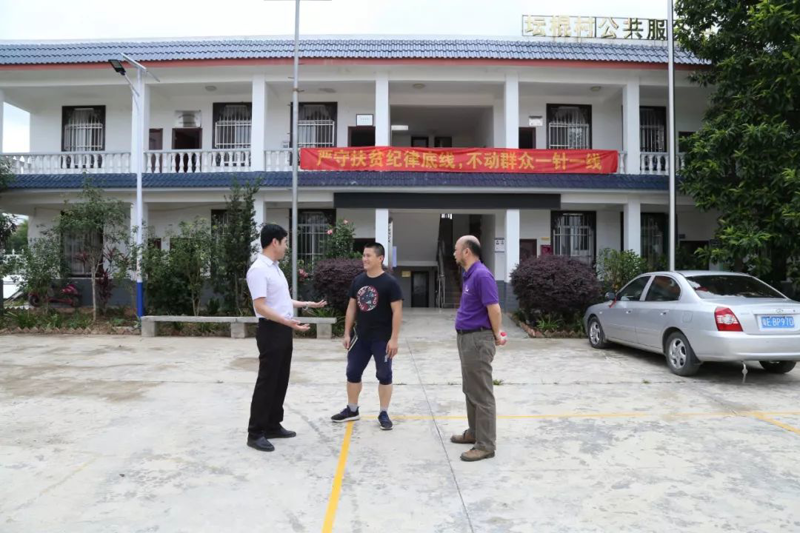 南宁市群众艺术馆前往五塘镇坛棍村开展扶贫慰问工作