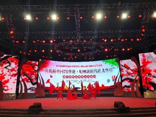 基层群众登台亮相,精彩歌舞展现时代风采——高新区专场文艺演出在南宁民歌湖大舞台上演