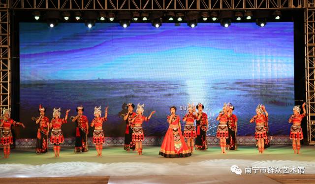 云南民族歌舞唱响南宁民歌湖