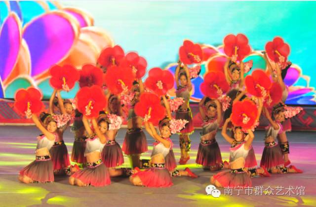 【南宁民歌湖周周演】“唱响美丽南方·舞出百姓健康”2016南宁市千人广场舞展演圆满成功