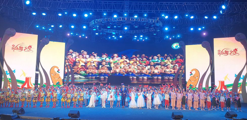 童心向党花开新时代 文明互鉴开启新篇章——中国-东盟之星颁奖典礼暨优秀节目展演在南宁民歌湖大舞台举行
