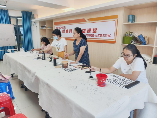 “全民美育”的风吹到了蟠龙社区——市群艺馆成人国画课堂开启啦